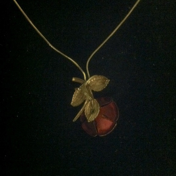 Beautiful Rose that suspends from a chain - Picture 3 of 4